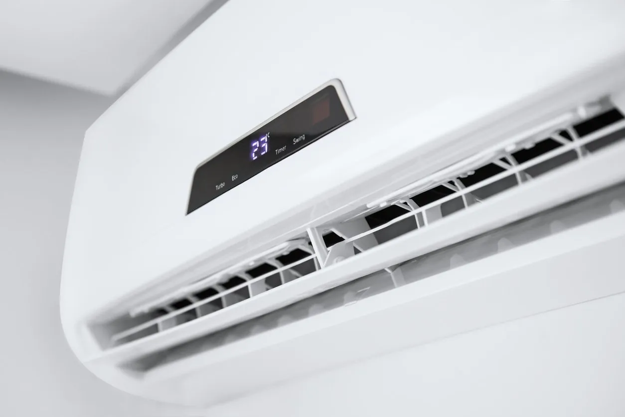 Splitairconditioneronawhitewall.stockphoto 1920w